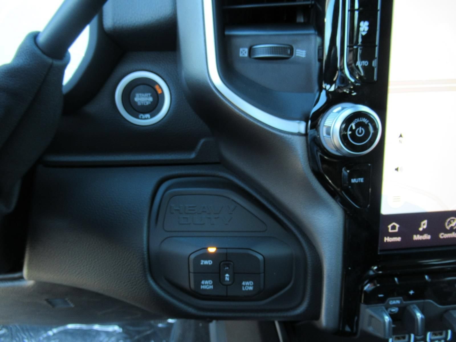 New 2026 RAM 3500 Big Horn AWD/4WD image 27