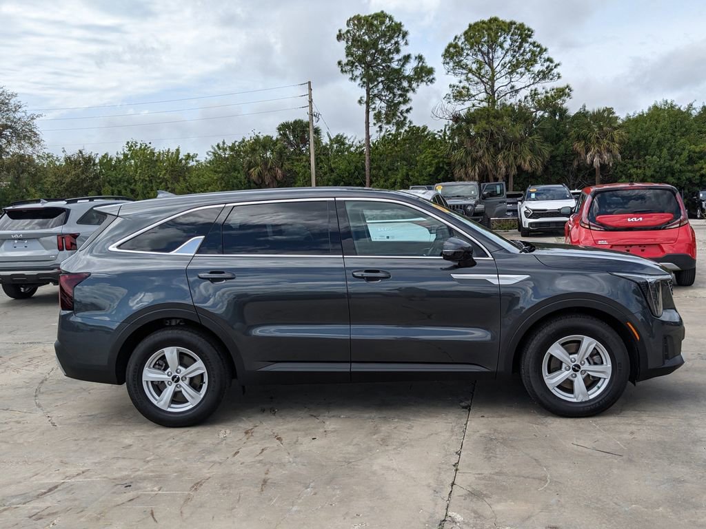 Certified 2024 Kia Sorento LX image 9