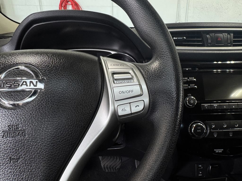Used 2014 Nissan Rogue SV AWD/4WD image 16