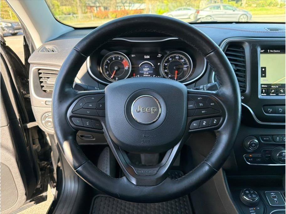 Used 2020 Jeep Cherokee Trailhawk w/ Technology Group image 15