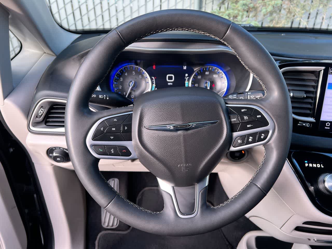 Used 2022 Chrysler Pacifica Touring-L FWD image 14