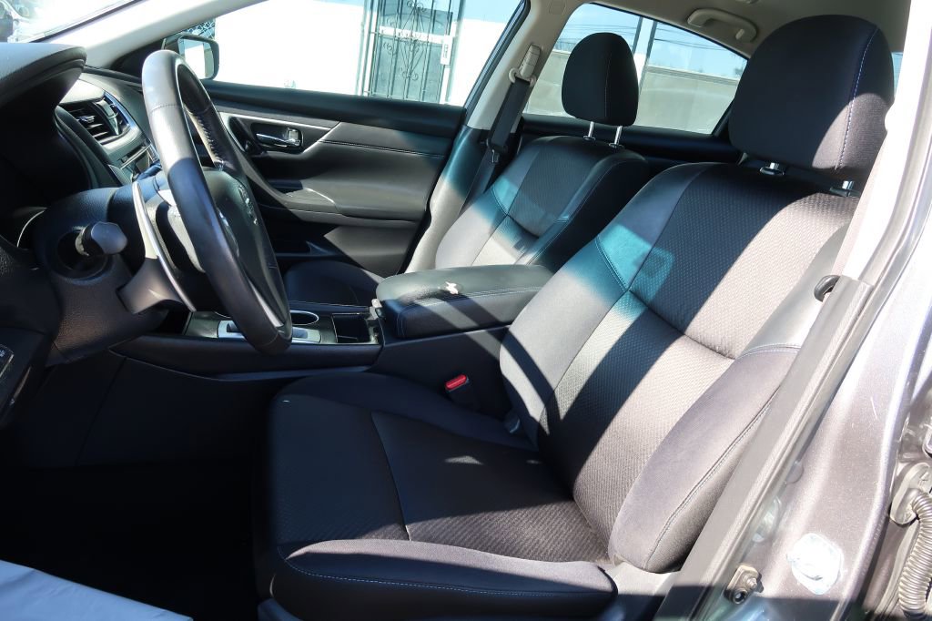Used 2017 Nissan Altima 2.5 SR w/ Midnight Edition Package image 5