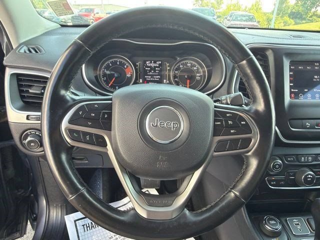 Used 2020 Jeep Cherokee Latitude Plus w/ Cold Weather Group AWD/4WD image 16