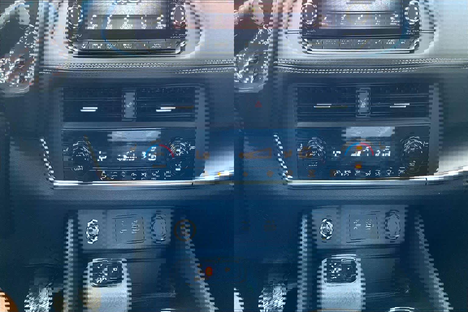 Used 2023 Nissan Rogue SV w/ SV Premium B Package image 34