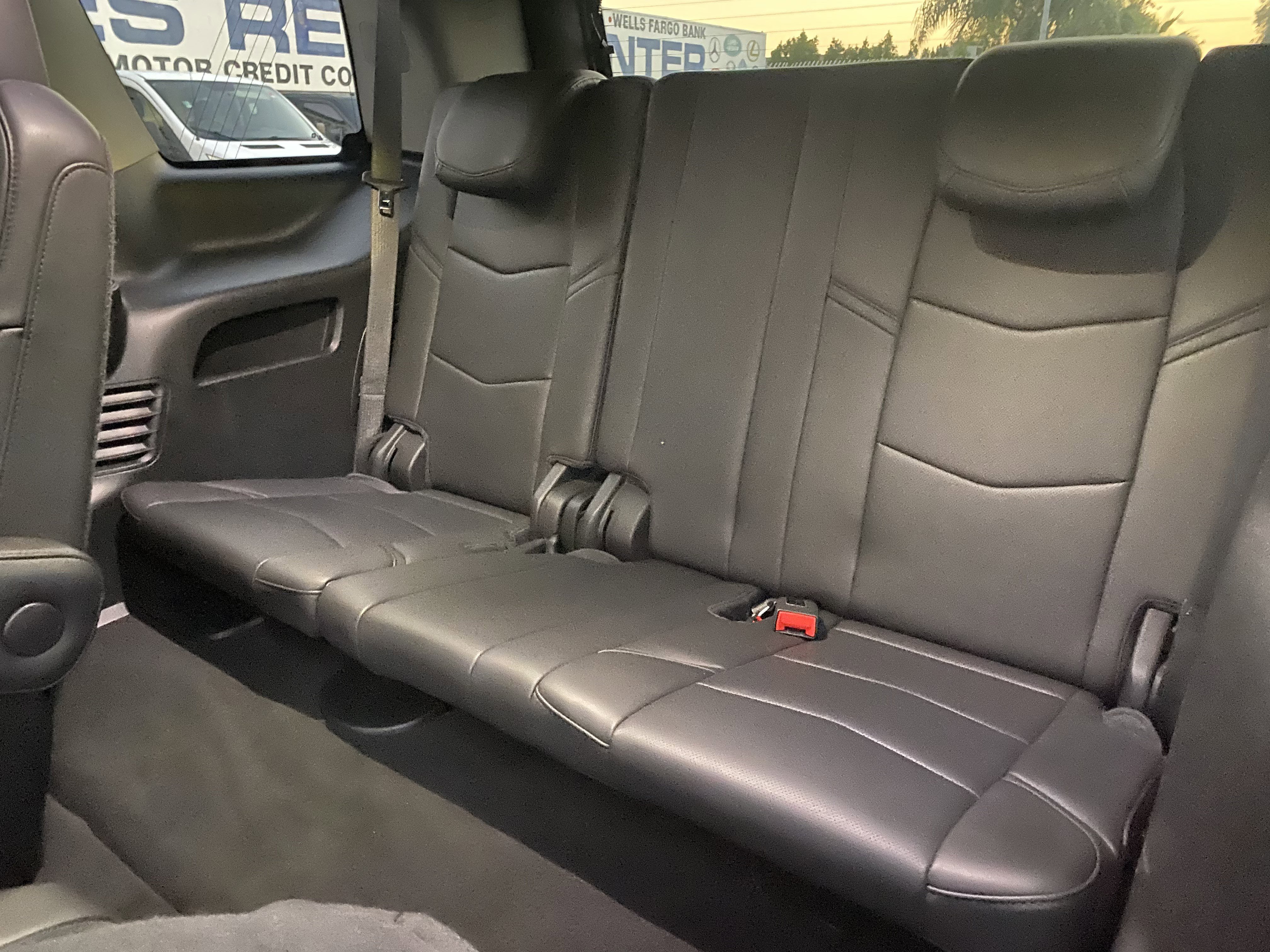 Used 2018 Cadillac Escalade Premium Luxury image 16