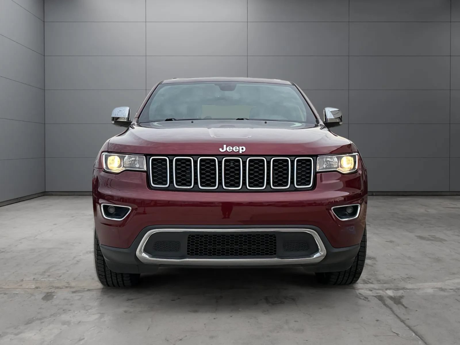 Used 2021 Jeep Grand Cherokee Limited AWD/4WD image 2