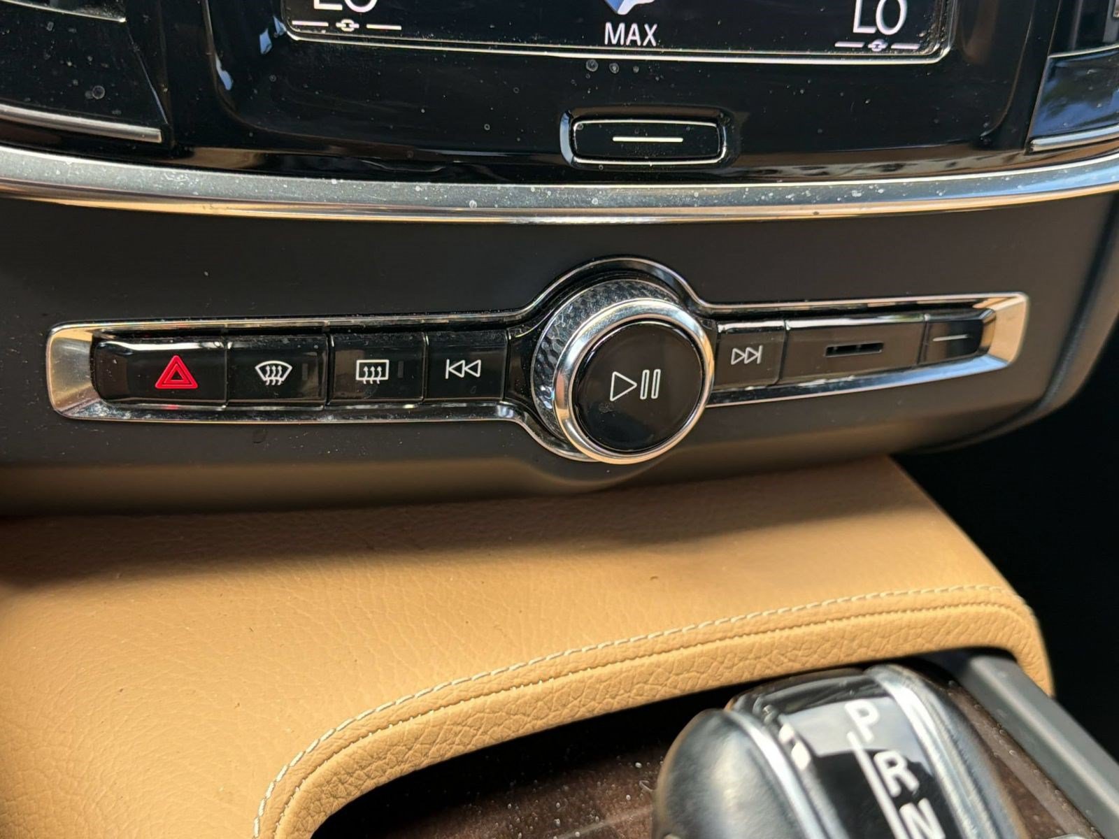 Used 2019 Volvo S90 T5 Momentum FWD image 17