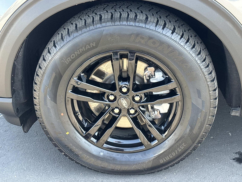 Certified 2023 Ford Explorer XLT RWD image 40