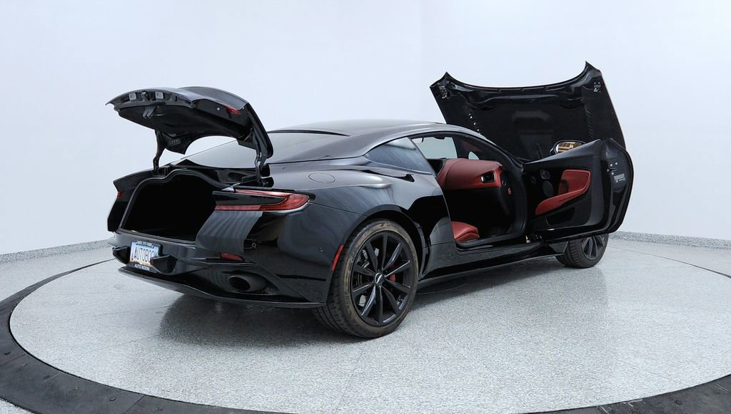 Used 2018 Aston Martin DB11 Coupe image 11
