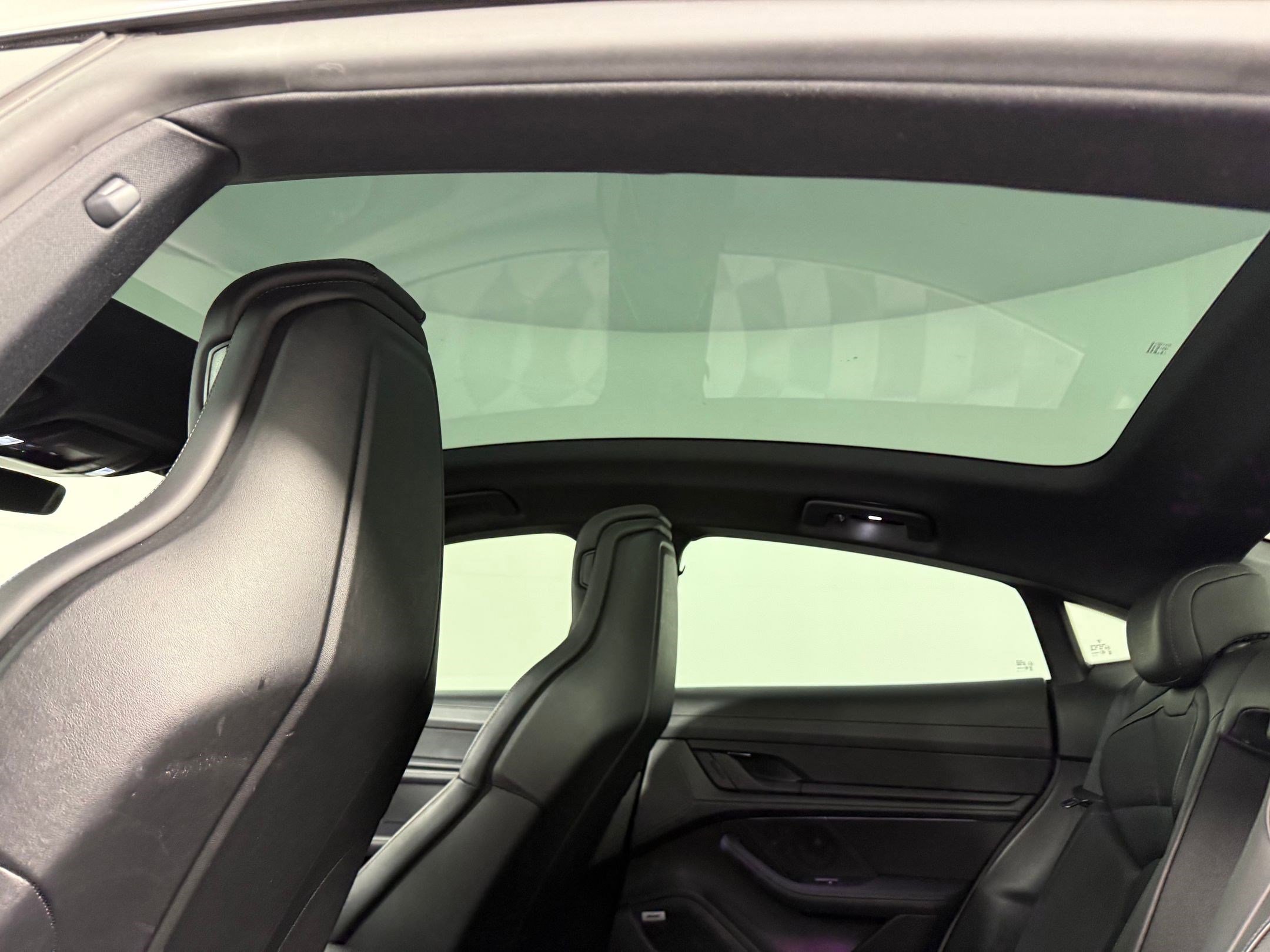 Used 2022 Porsche Taycan image 19