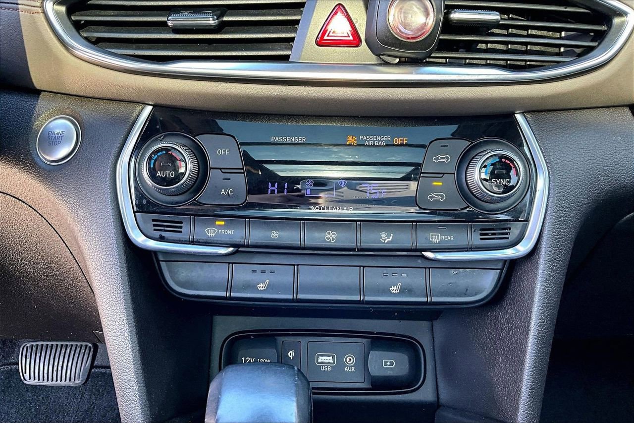 Used 2020 Hyundai Santa Fe SEL w/ Convenience + Premium Package image 18