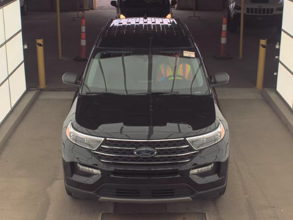 Used 2024 Ford Explorer XLT w/ Equipment Group 202A AWD/4WD image 3