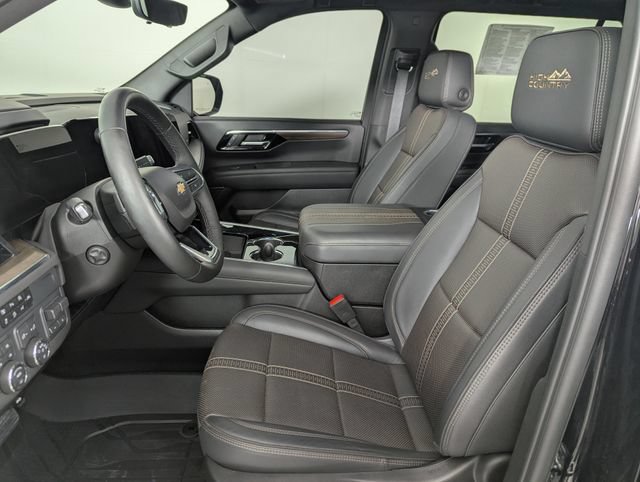 Used 2025 Chevrolet Suburban High Country AWD/4WD image 14