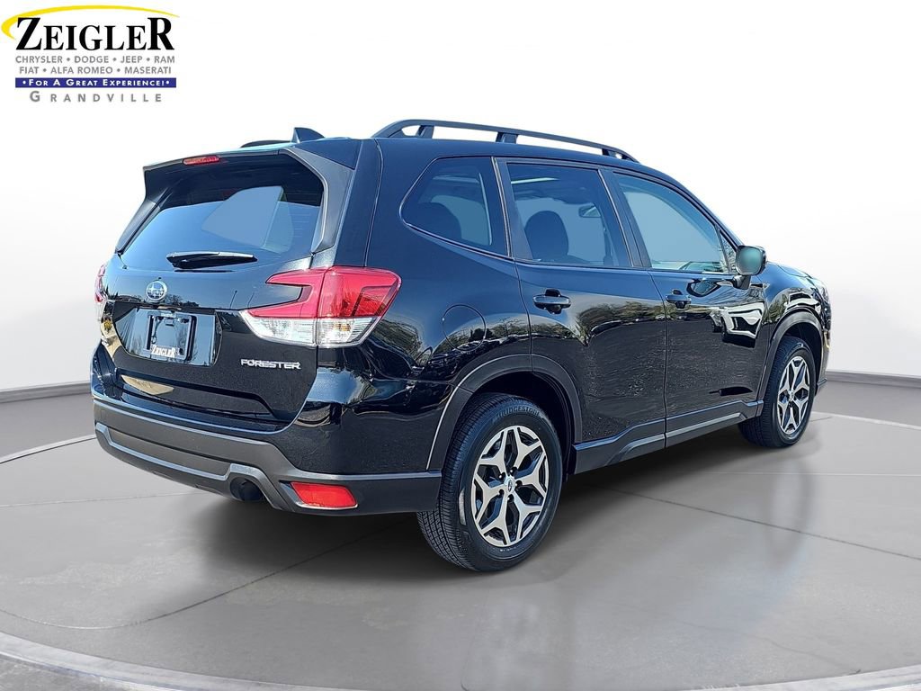 Used 2022 Subaru Forester Premium AWD/4WD image 5