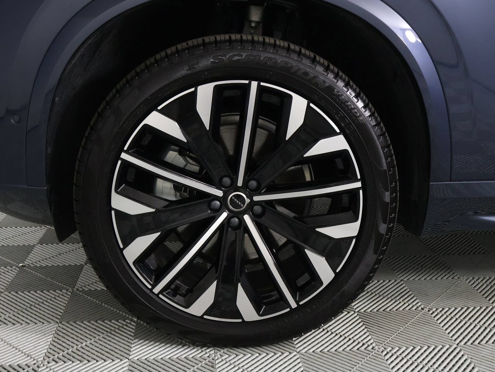Certified 2026 Volvo XC90 B6 Plus w/ Protection Package AWD/4WD image 28