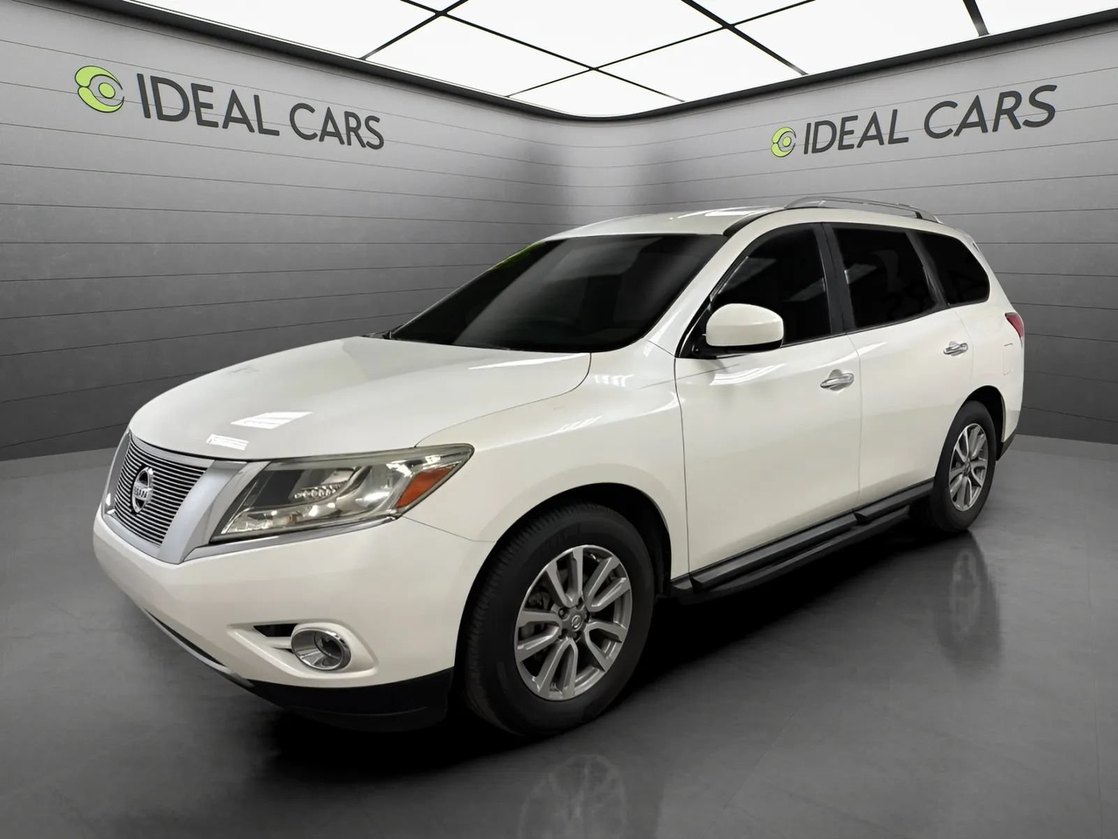 Used 2016 Nissan Pathfinder SV FWD image 1