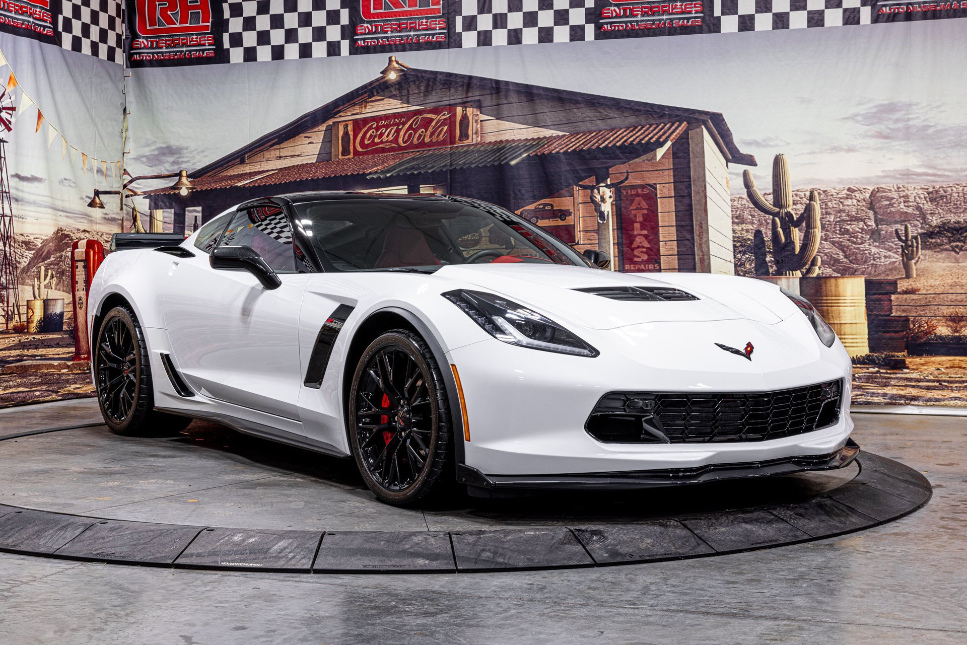 Used 2016 Chevrolet Corvette Z06 w/ 3LZ Preferred Equipment Group RWD image 1
