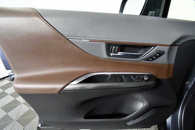 Used 2023 Toyota Venza XLE image 21