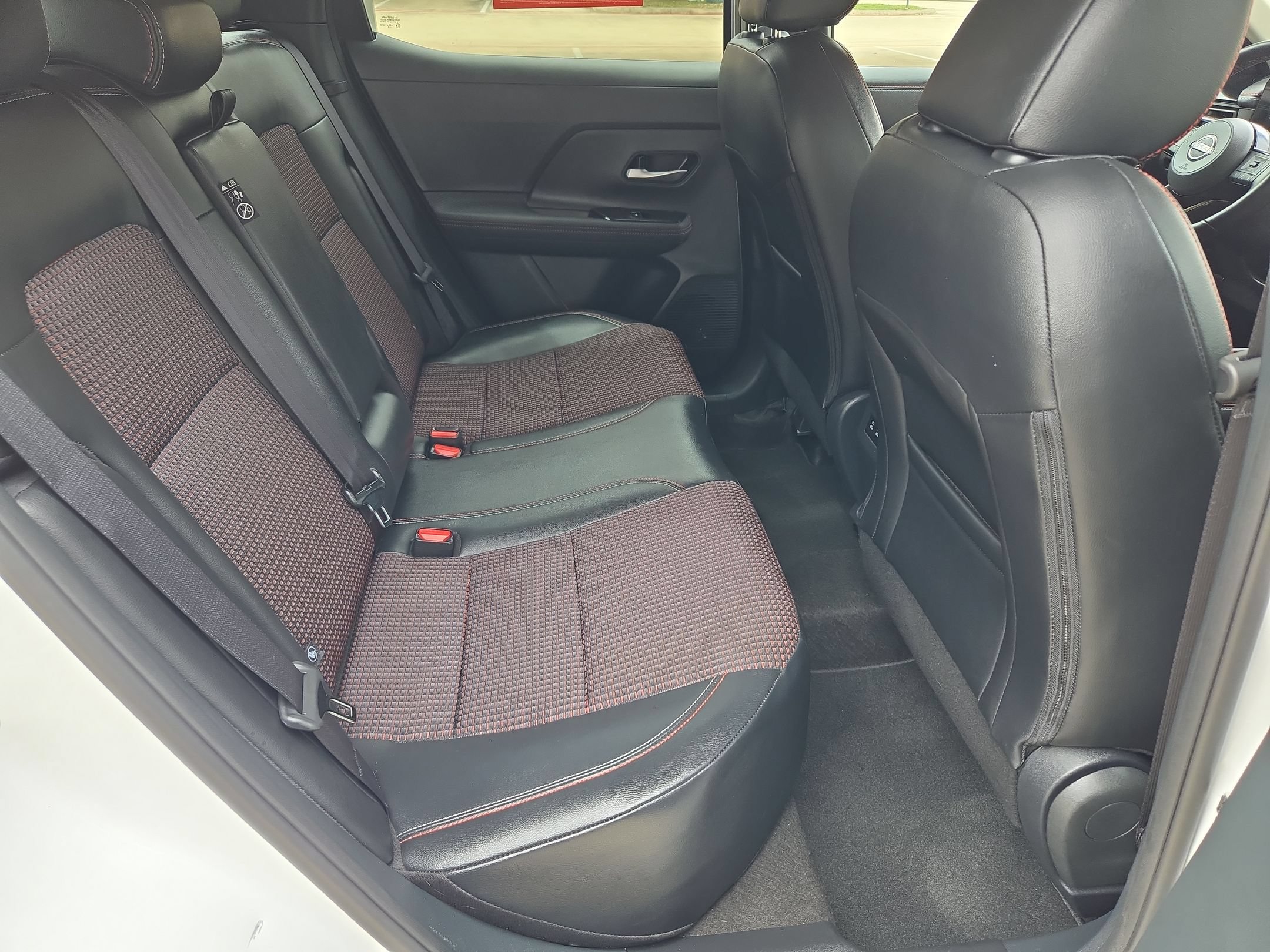 Certified 2025 Nissan Kicks SR FWD image 25