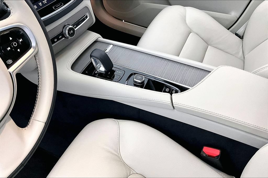 Certified 2025 Volvo XC90 B5 Plus w/ Protection Package Premier AWD/4WD image 18