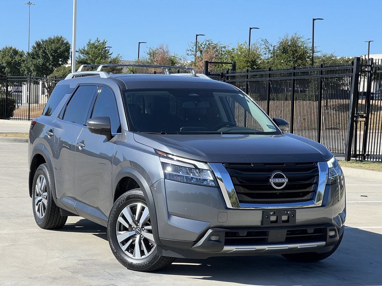 Used 2022 Nissan Pathfinder SL w/ Cargo Package FWD image 1