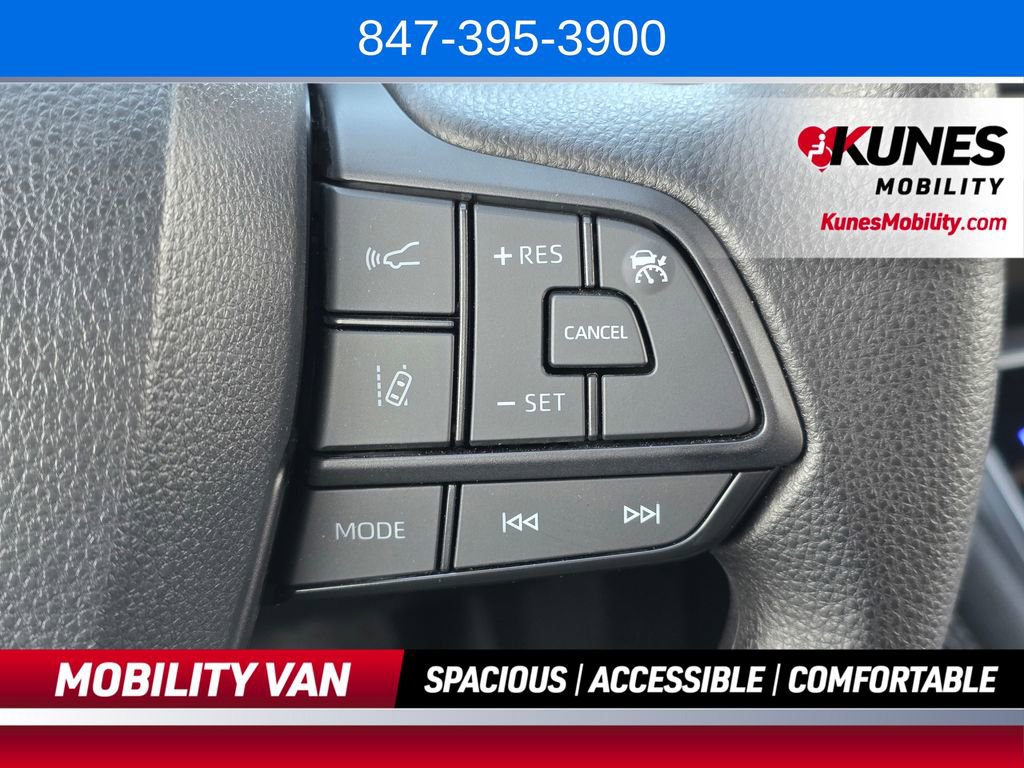 Used 2026 Toyota Sienna LE FWD image 45