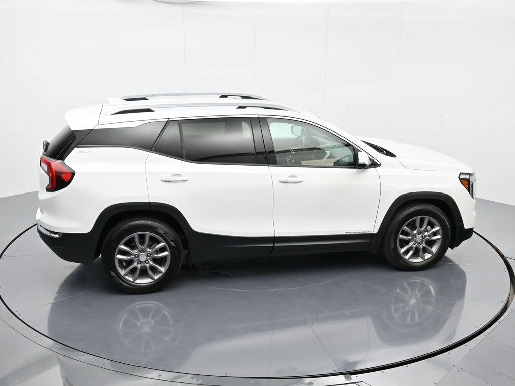 Used 2024 GMC Terrain SLT image 28