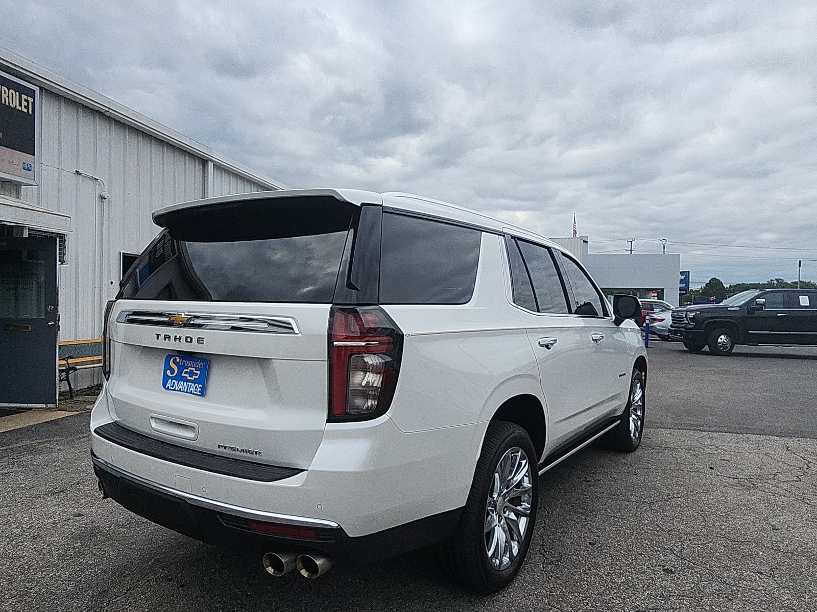 Used 2023 Chevrolet Tahoe Premier w/ Premium Package AWD/4WD image 5