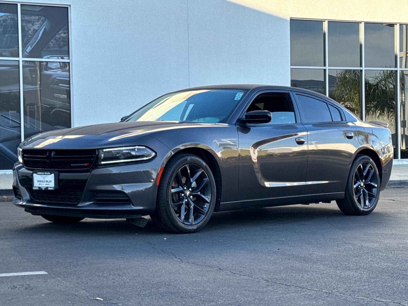 Used 2023 Dodge Charger SXT w/ Blacktop Package image 2