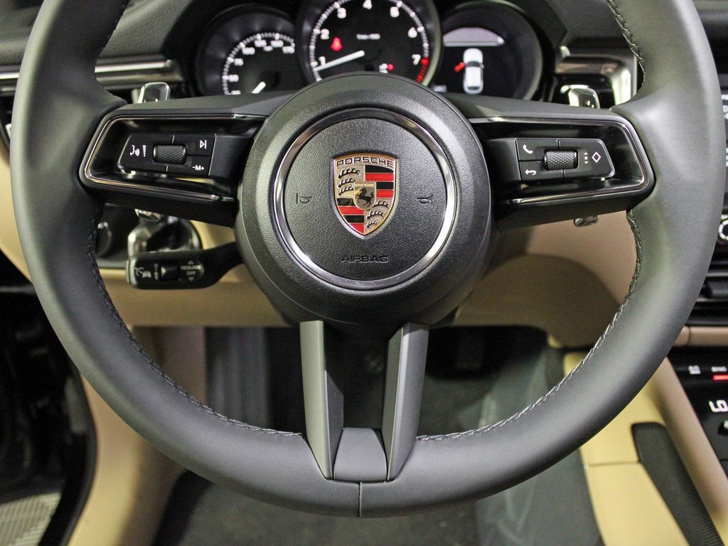 Certified 2025 Porsche Macan AWD/4WD image 20