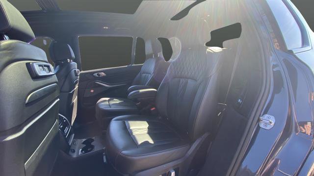 Used 2021 BMW X7 xDrive40i w/ M Sport Package image 21
