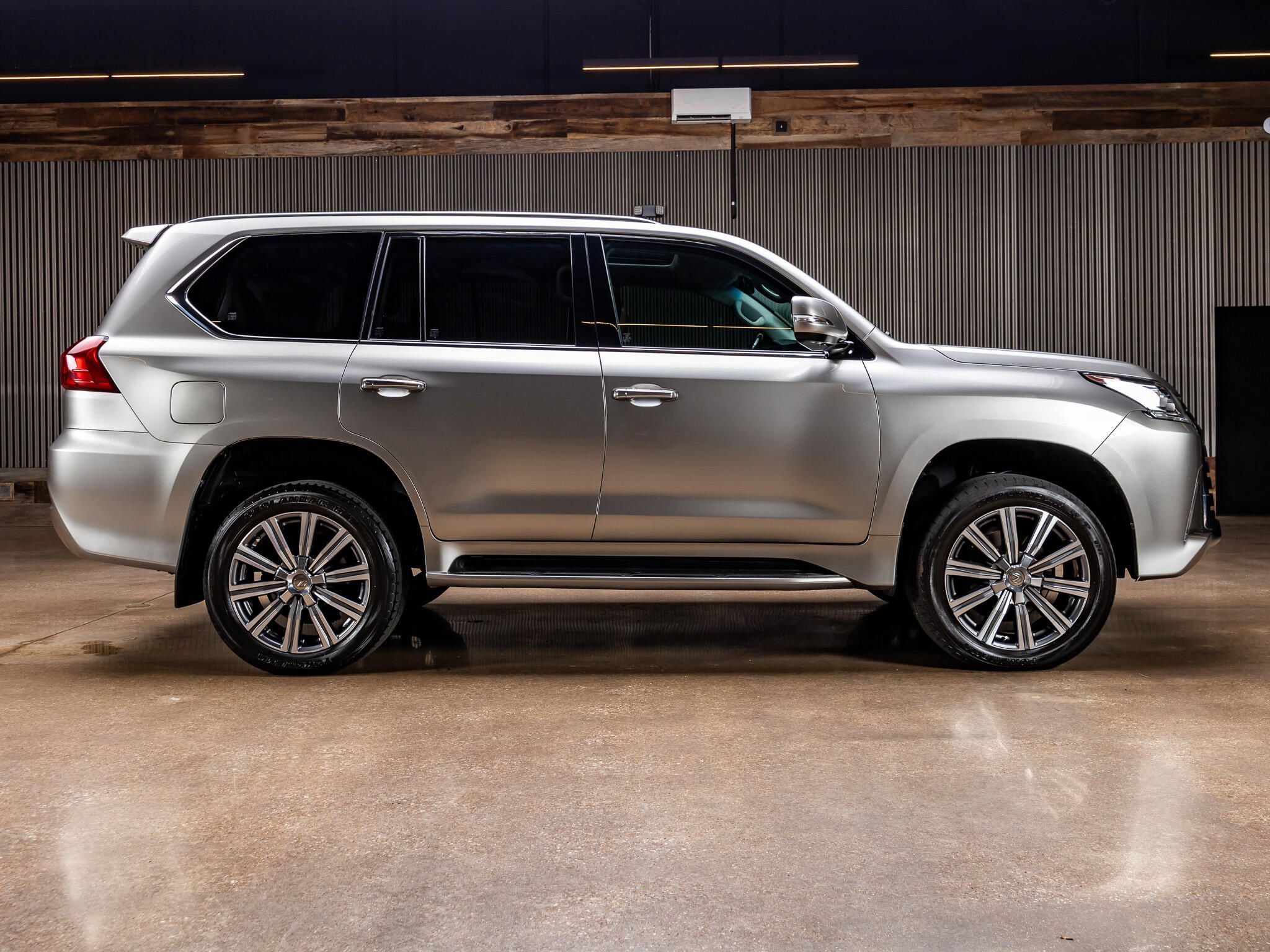 Used 2017 Lexus LX 570 4WD image 11