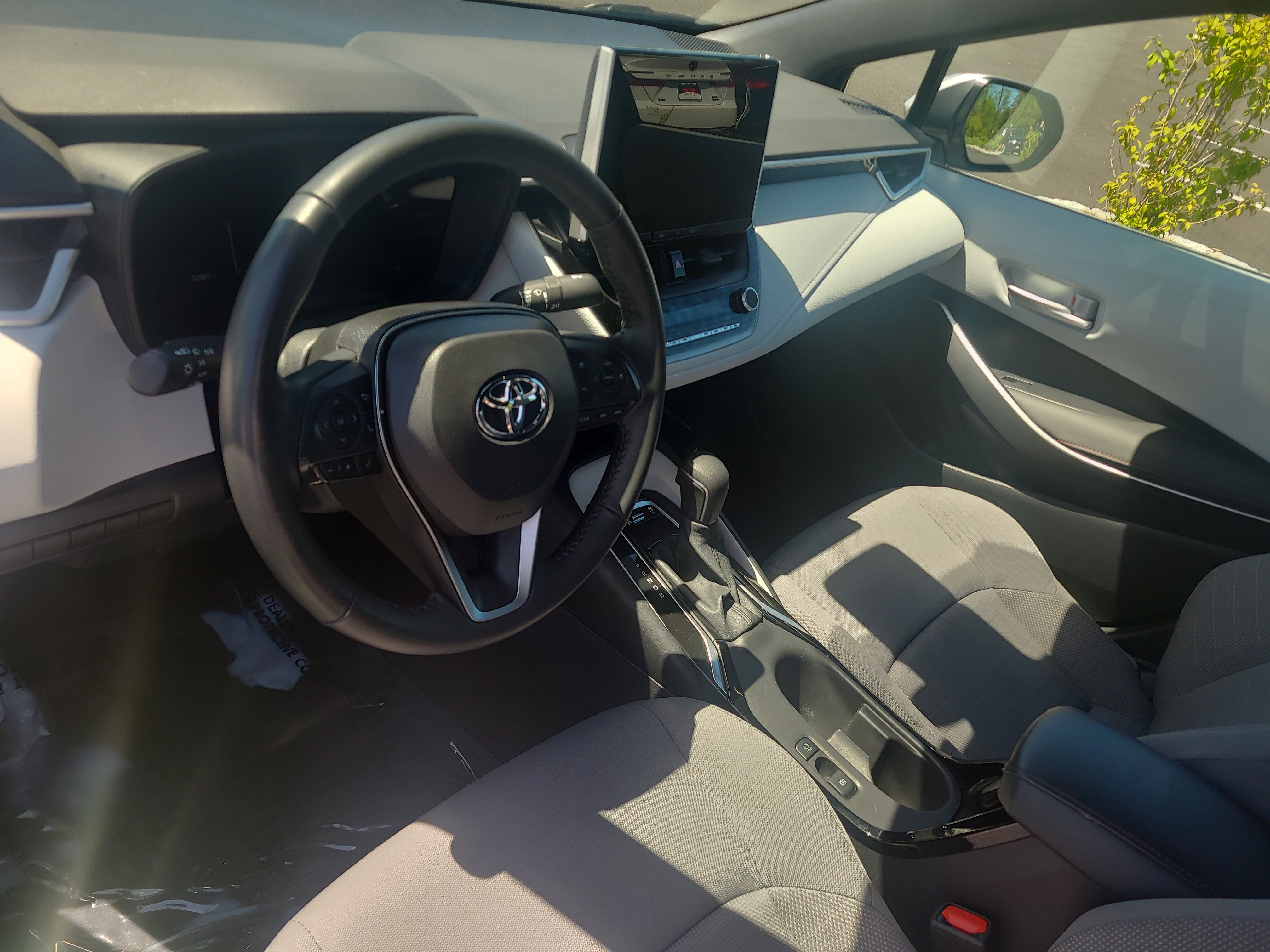 Certified 2025 Toyota Corolla SE w/ SE Premium Package FWD image 15