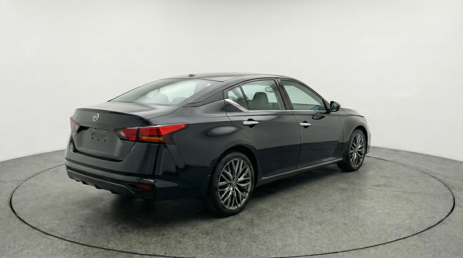 Used 2025 Nissan Altima 2.5 SV image 9