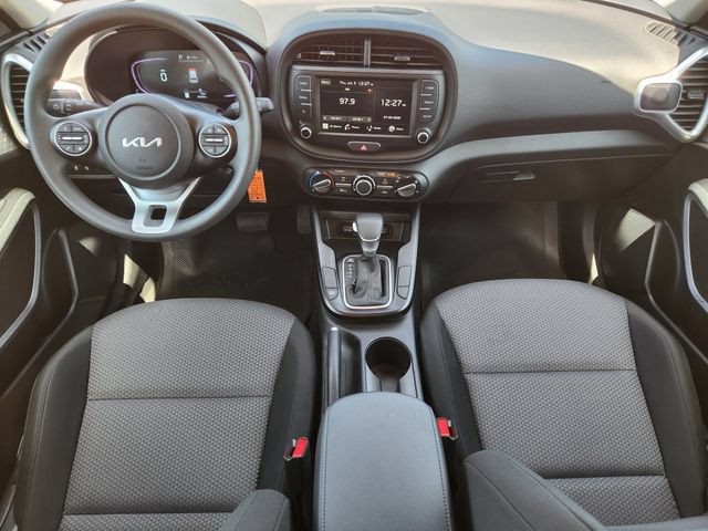 Certified 2025 Kia Soul LX w/ LX Technology Package FWD image 25