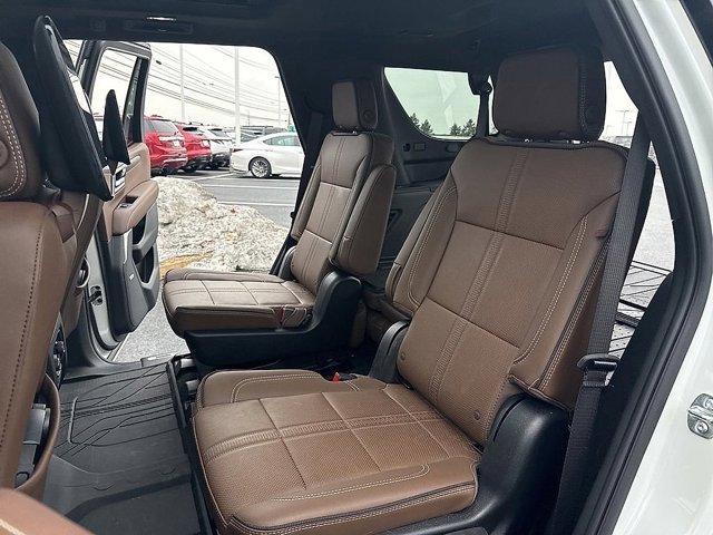 Used 2025 Chevrolet Tahoe High Country image 12