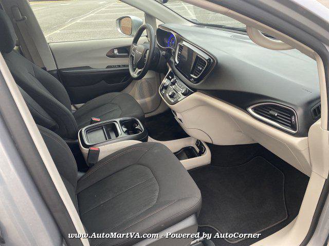 Used 2019 Chrysler Pacifica Touring Plus w/ Advanced Safetytec Group image 15