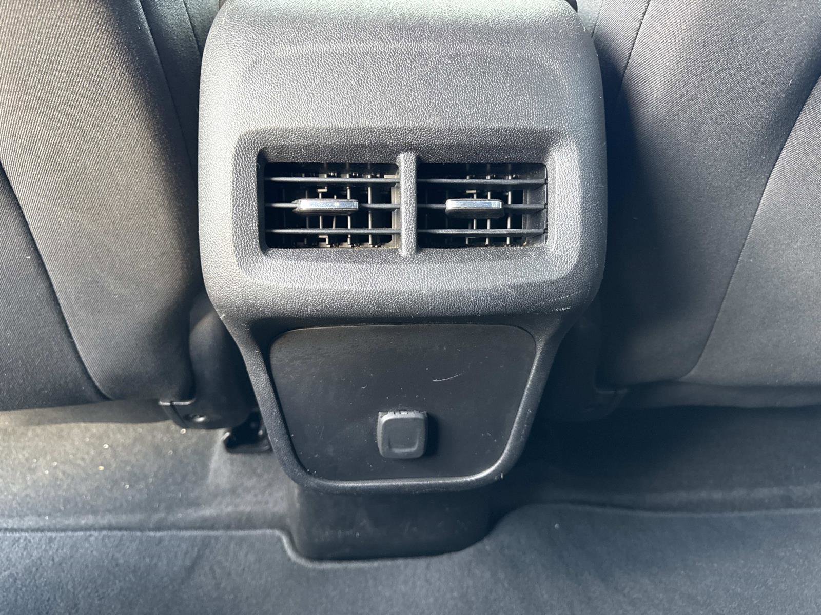 Used 2018 Chevrolet Equinox LT image 31