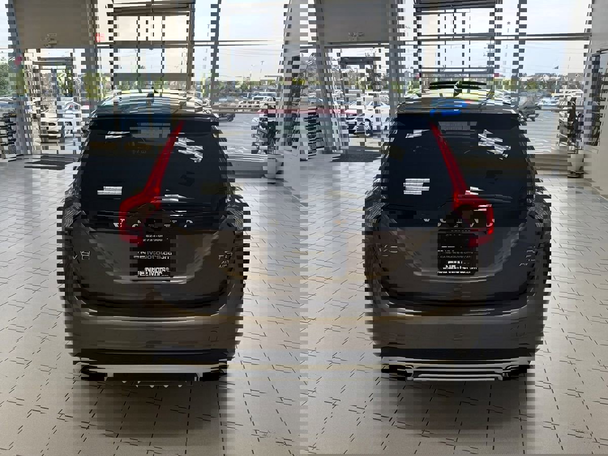 Used 2018 Volvo V60 T5 Cross Country w/ Convenience Package image 7