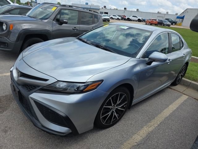 Used 2023 Toyota Camry SE FWD image 2