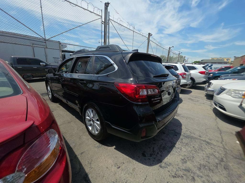 Used 2018 Subaru Outback 2.5i Premium AWD/4WD image 3