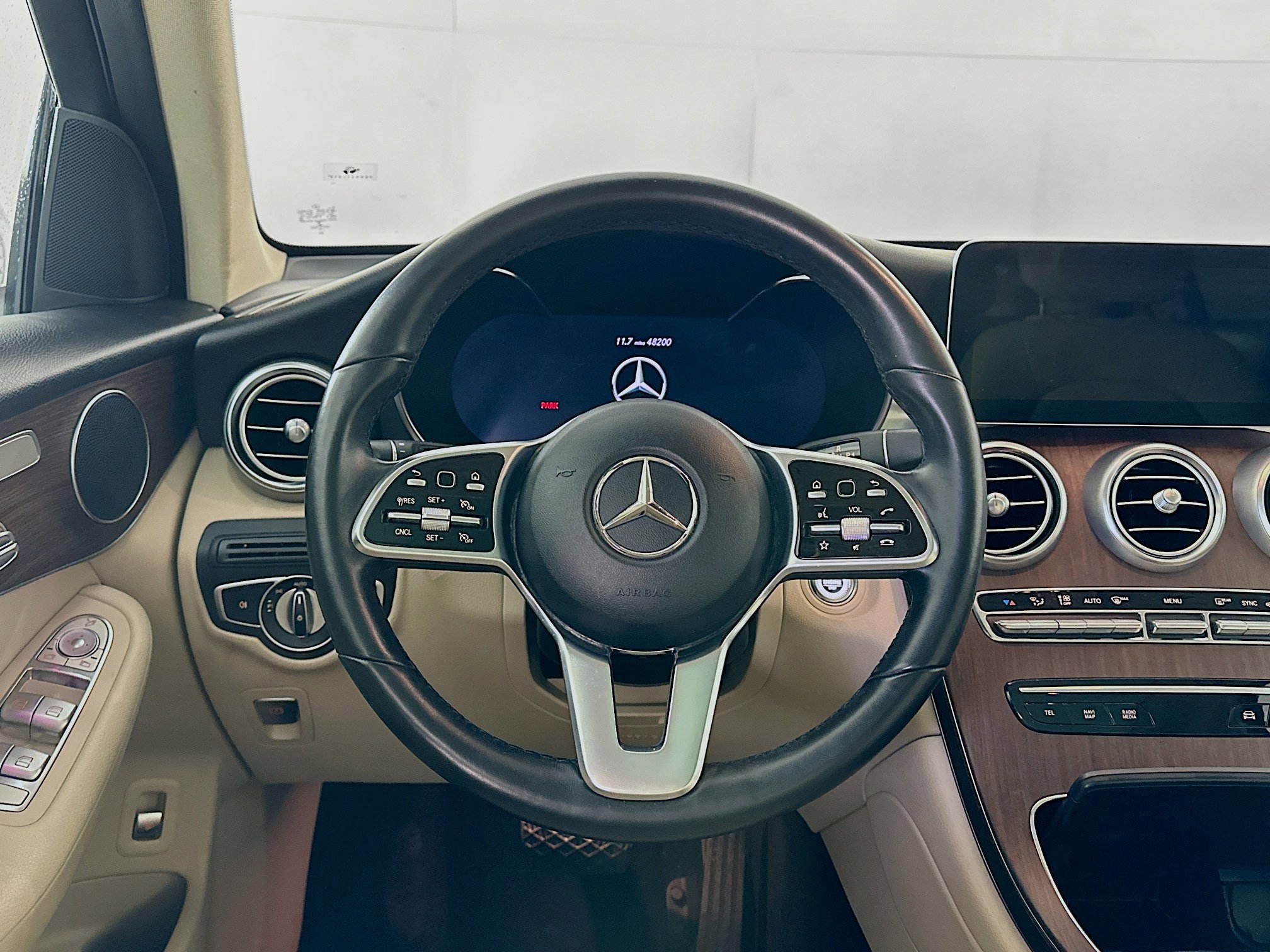 Used 2022 Mercedes-Benz GLC 300 4MATIC w/ Premium Package Lite image 18