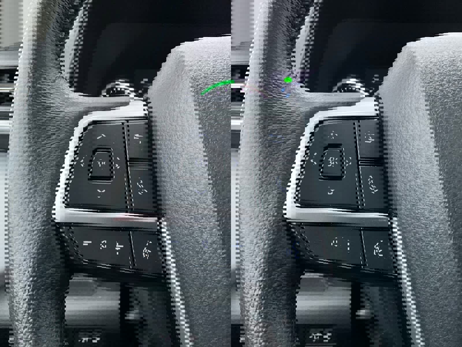 Used 2025 Toyota Sienna XLE image 24