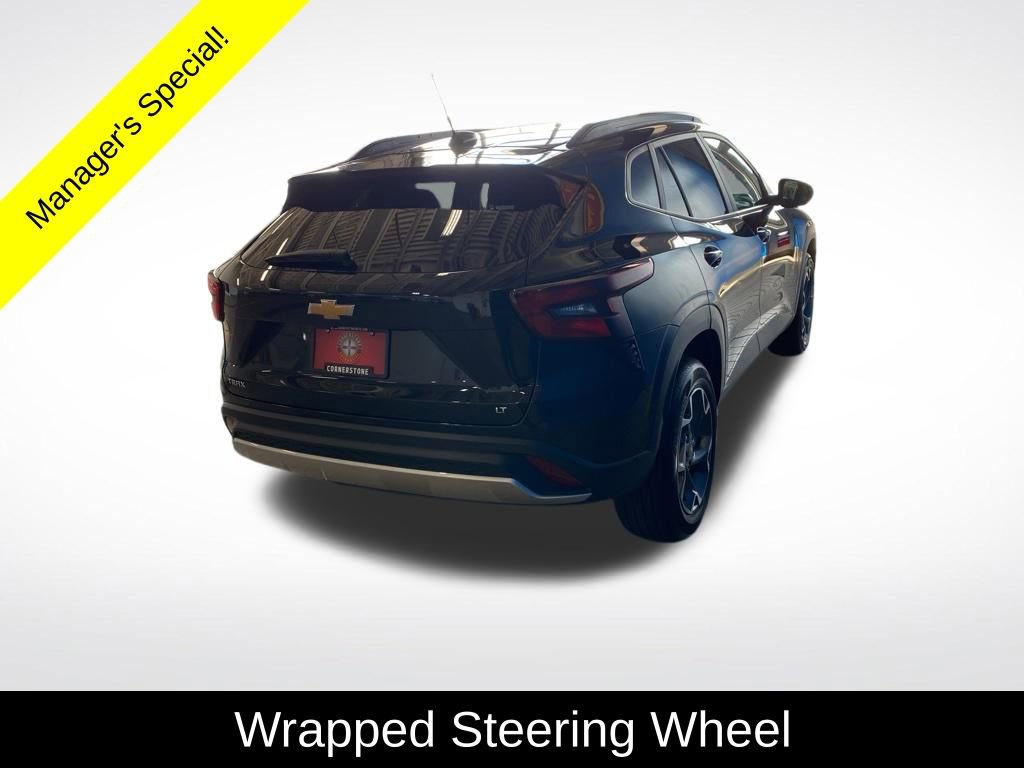 Used 2025 Chevrolet Trax LT w/ LT Convenience Package FWD image 17