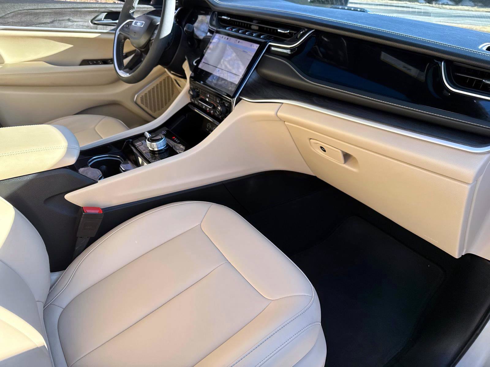 Used 2023 Jeep Grand Cherokee 4WD 4xe image 7