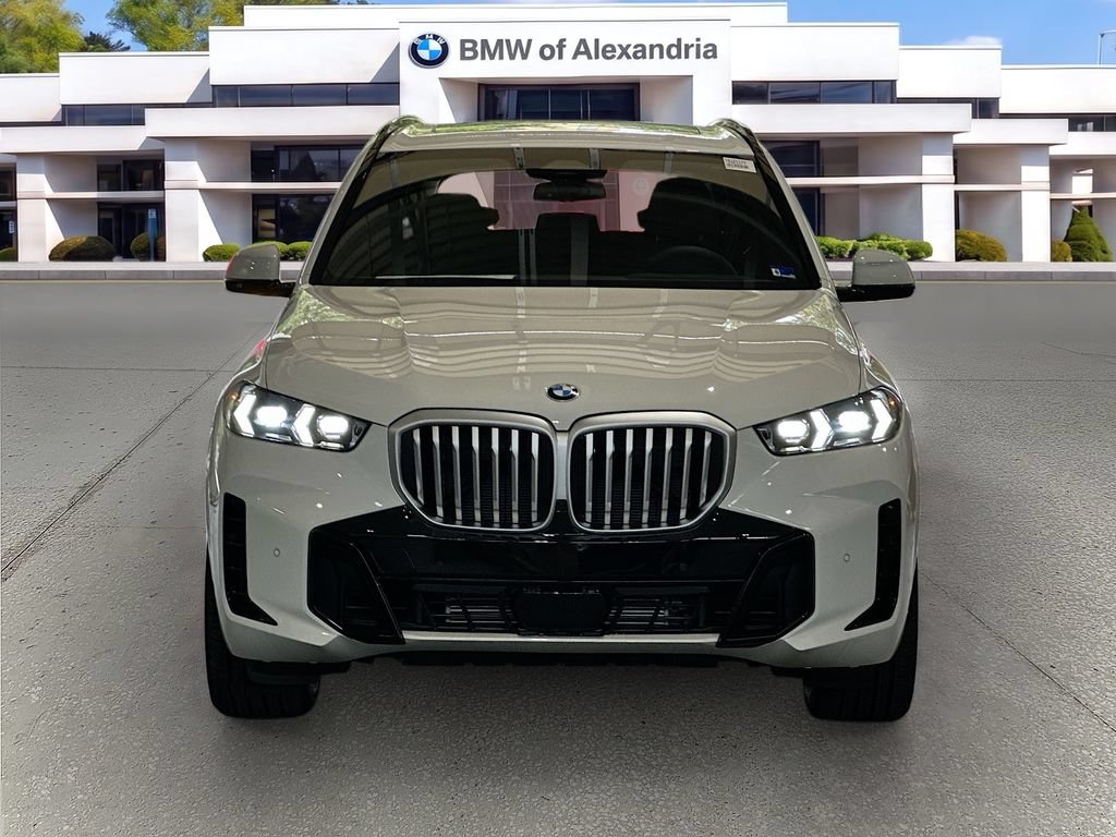 New 2026 BMW X5 xDrive40i w/ M Sport Package AWD/4WD image 2