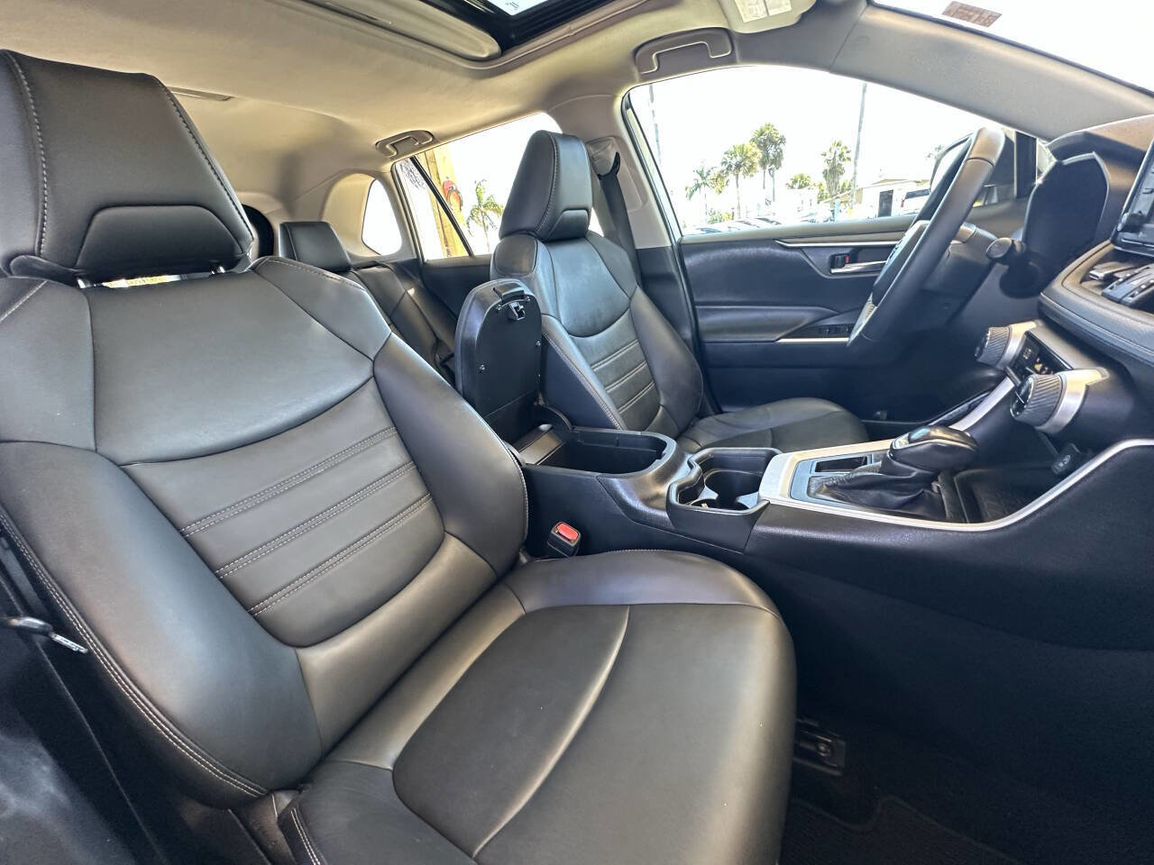 Used 2021 Toyota RAV4 XLE Premium image 12