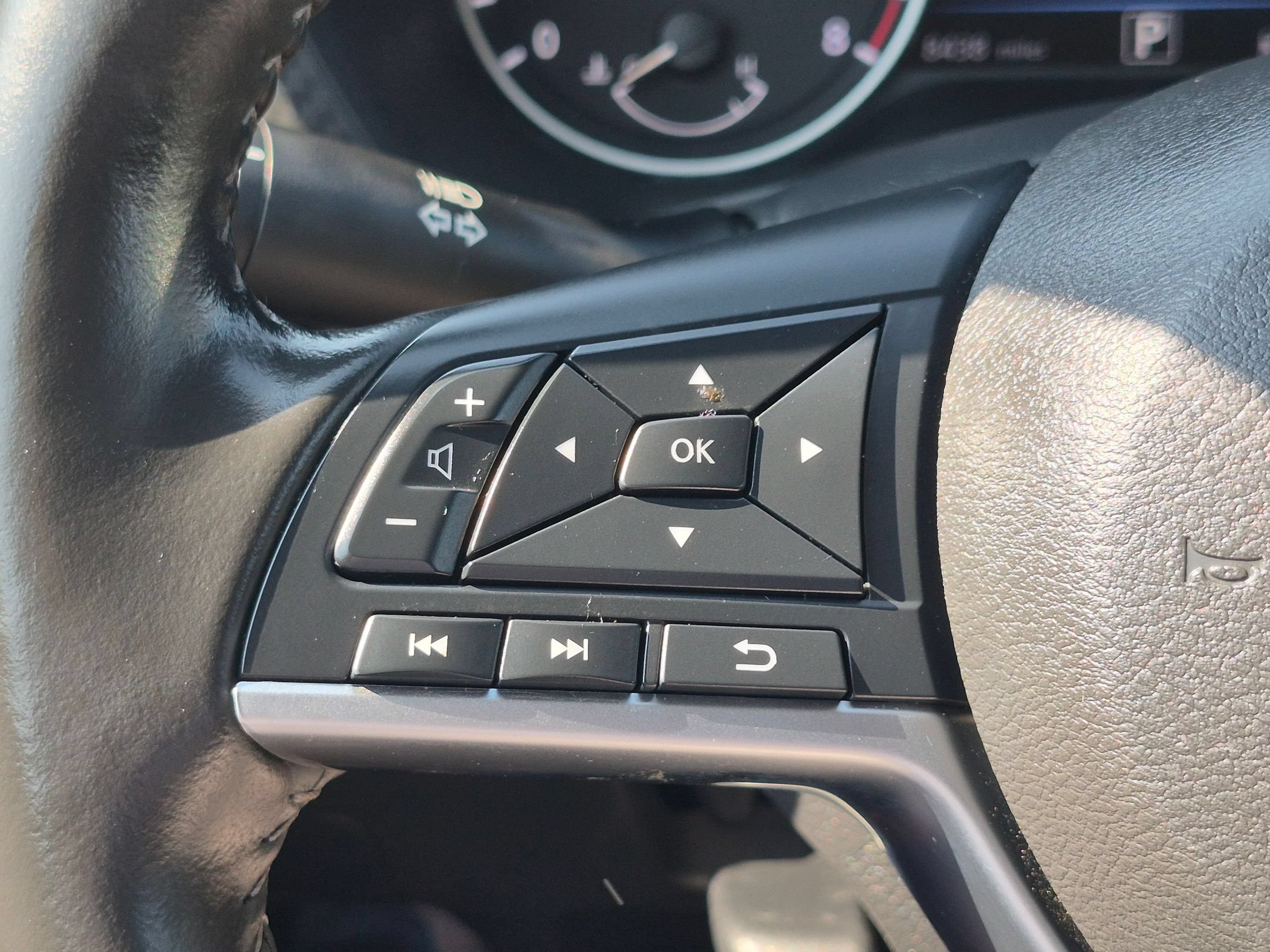 Used 2025 Nissan Sentra SV w/ All-Weather Package FWD image 18