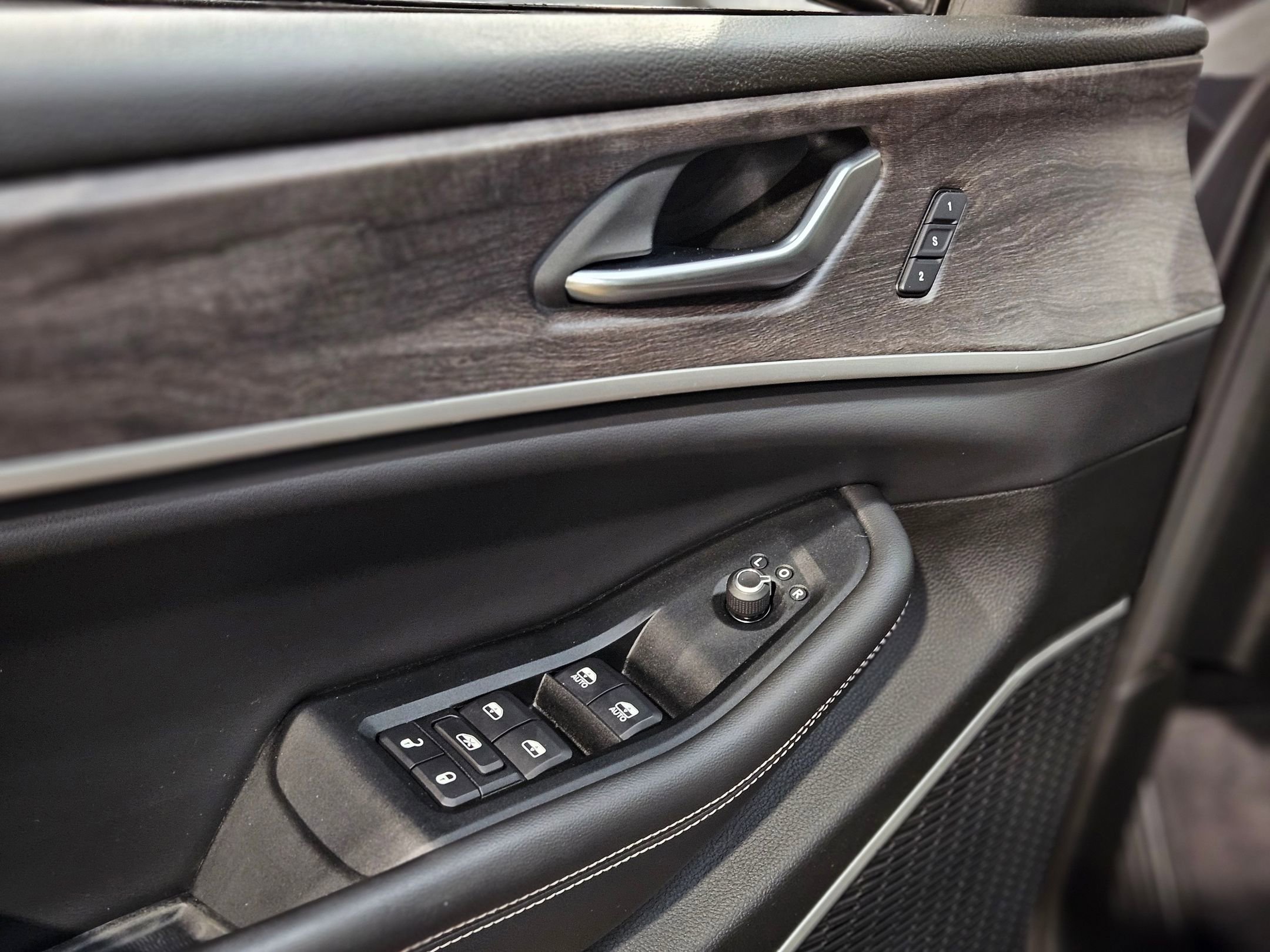 Used 2022 Jeep Grand Cherokee L Limited image 21