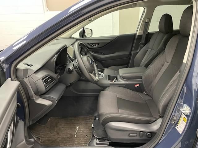Used 2025 Subaru Outback Premium image 9